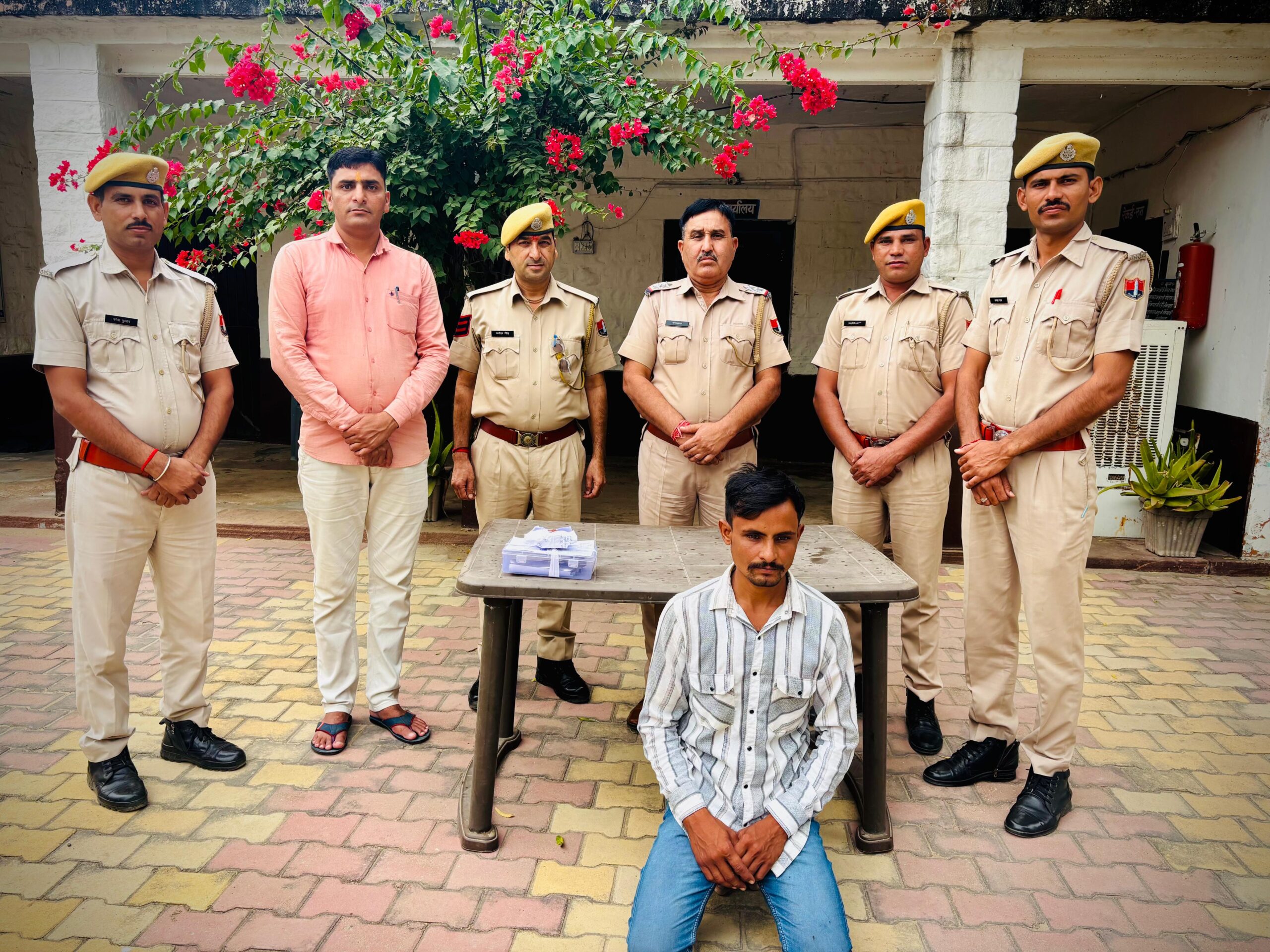 एक पिस्टल सहित दो मैगजीन व 10 जिंदा कारतूस जब्त, एक गिरफ्तार