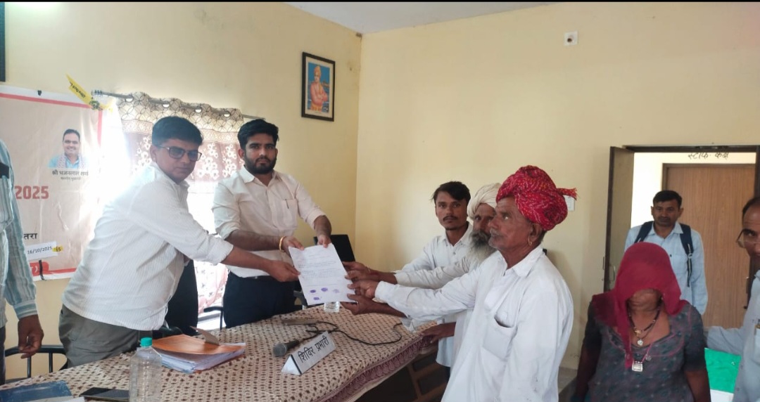 पशु बीमा पॉलिसी का वितरण कर आमजन को किया लाभान्वित