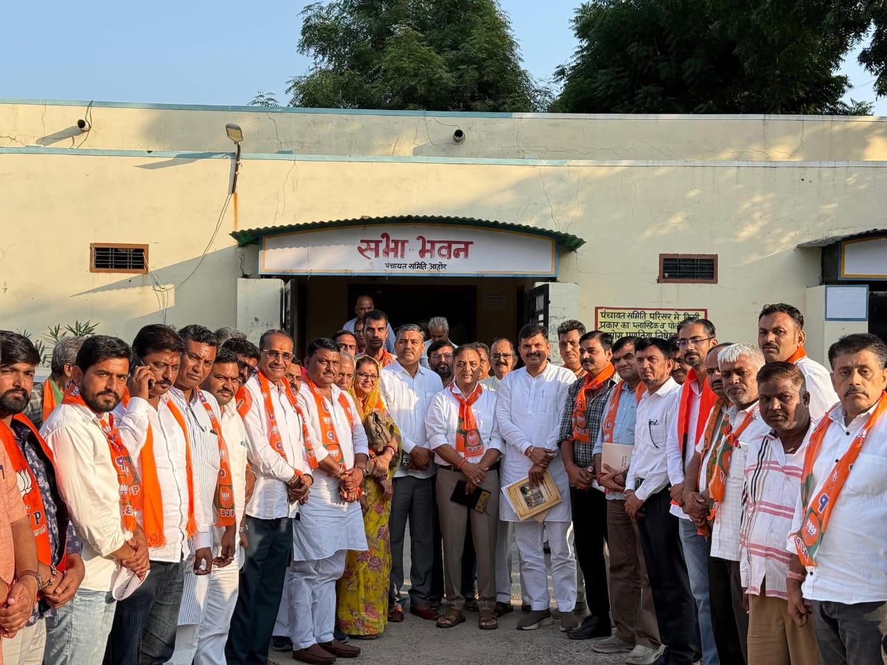 आत्मनिर्भर भारत संकल्प अभियान के तहत विधायक छगनसिंह राजपुरोहित ने किया कार्यकर्ताओं से संवाद