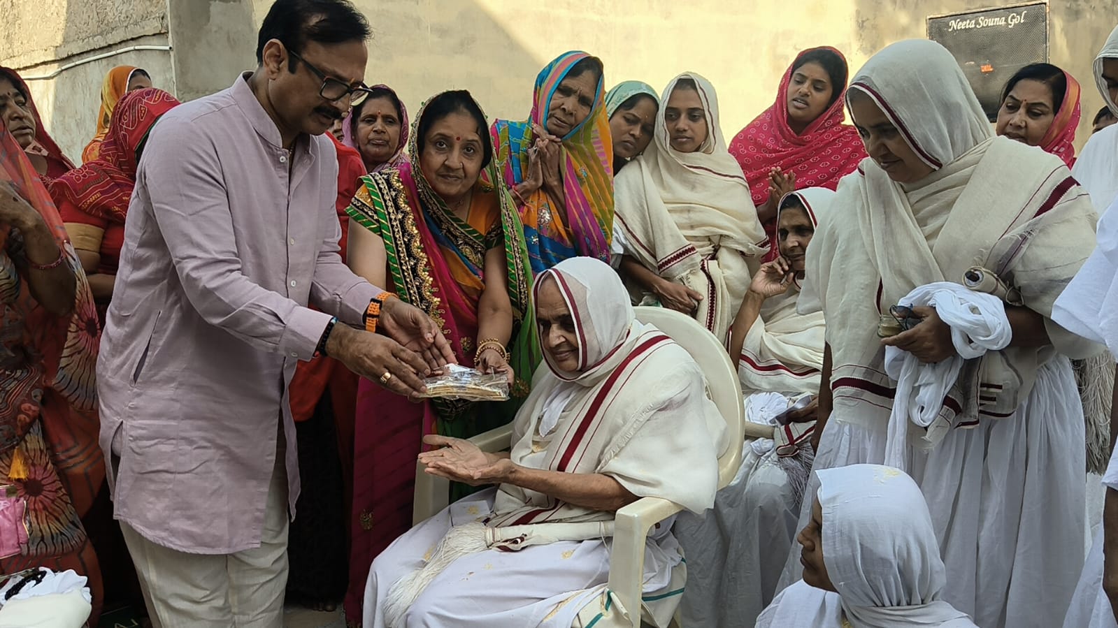 साध्वीश्री जयप्रज्ञाश्रीजी म.सा. की निश्रा में हुआ मंगल विहार