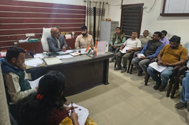 उप जिला निर्वाचन अधिकारी की अध्यक्षता में हुई बैठक