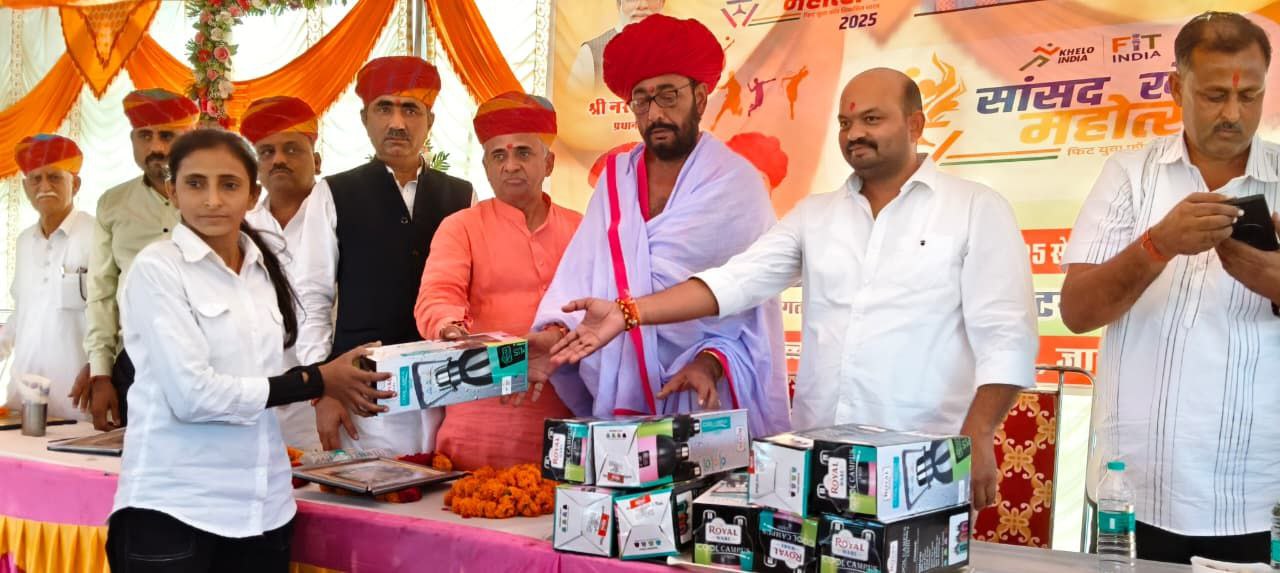 सांसद खेल महोत्सव का हुआ समापन विजेताओं को राज्यमंत्री के हाथों किए इनाम वितरण