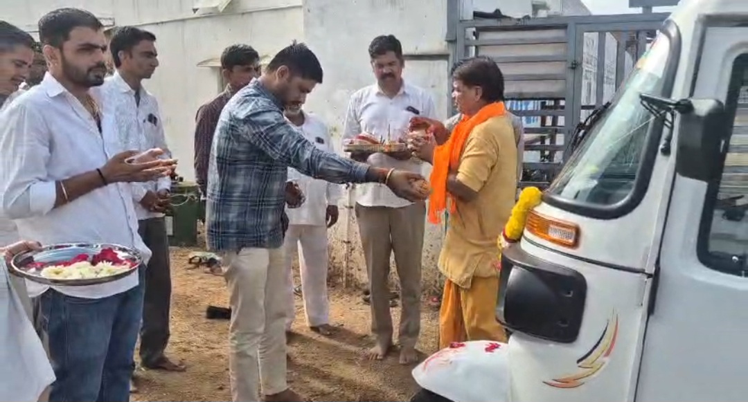 सिलदर में श्री गणेश गौशाला को मिला ई-रिक्शा, विधिवत पूजा के साथ हुआ शुभारंभ