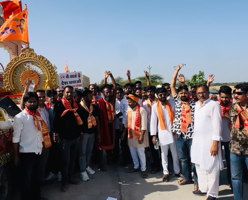 गौ सम्मान को लेकर गौ भक्तों ने राष्ट्रपति के नाम एसडीएम को दिया ज्ञापन