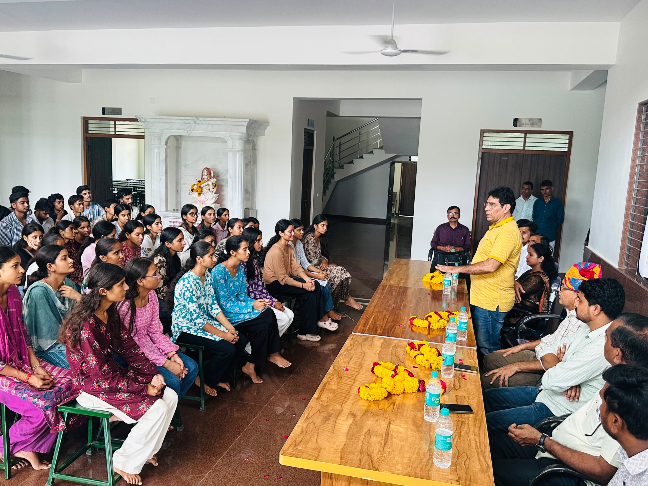 विद्यार्थी शिक्षा प्राप्त कर व्यक्तित्व विकास करें -डॉ रवि शर्मा