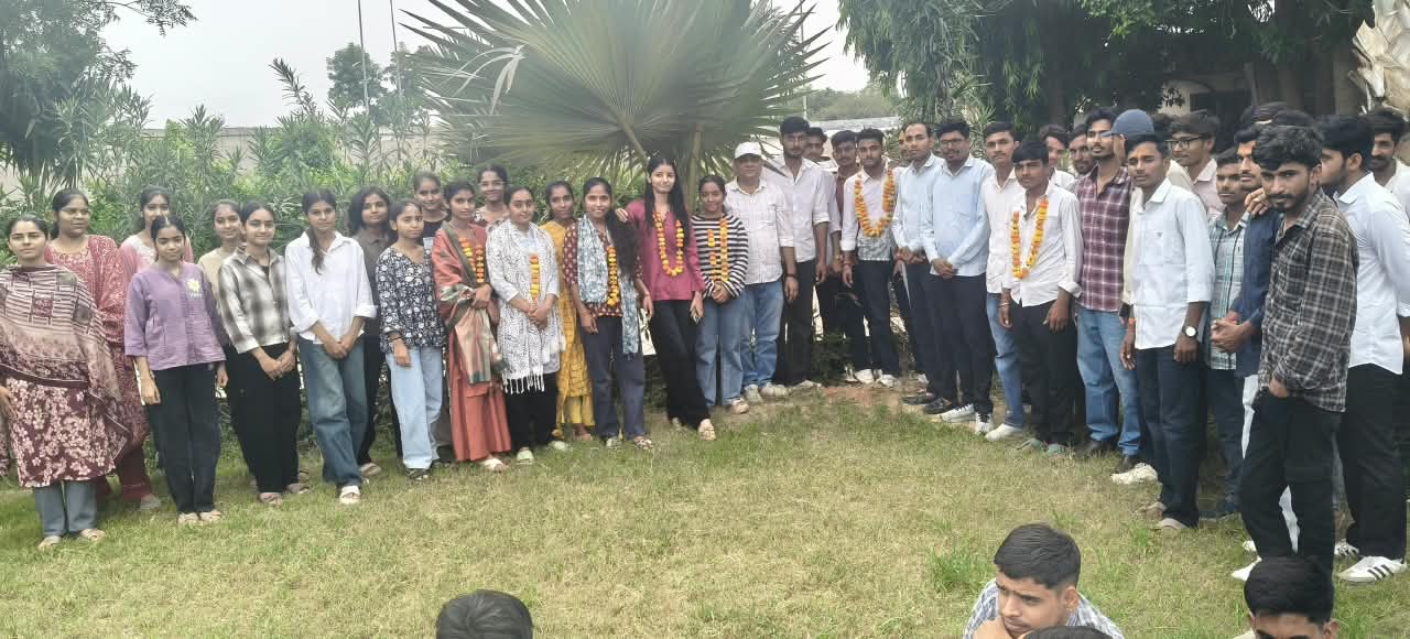 हुआदेवी मानाराम महाविद्यालय में भावुक विदाई एवं वृक्षारोपण कार्यक्रम सम्पन्न