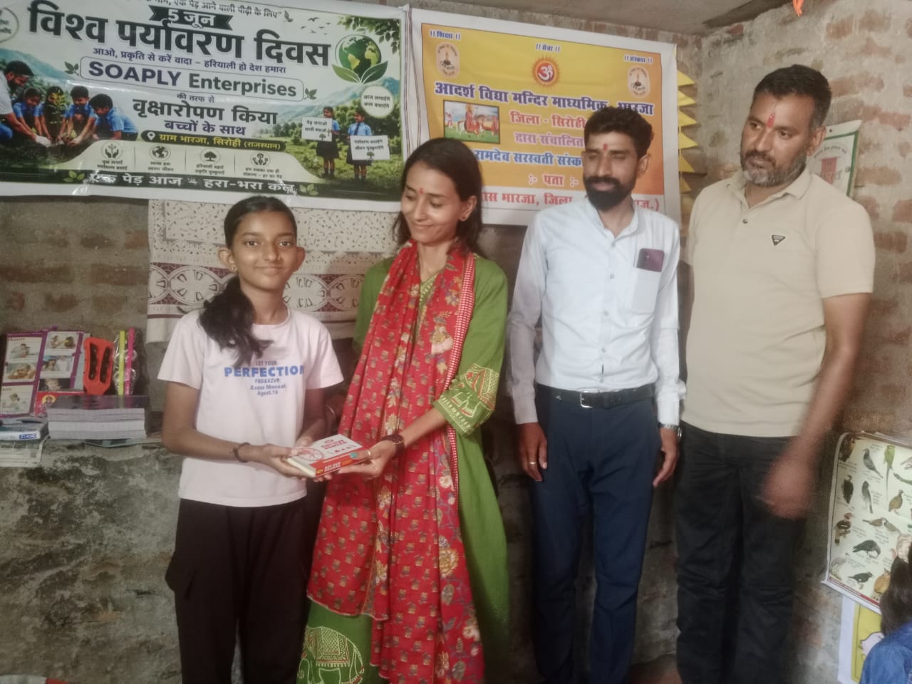 बाबा रामदेव सरस्वती संस्कार केंद्र में मेहंदी प्रतियोगिता का आयोजन