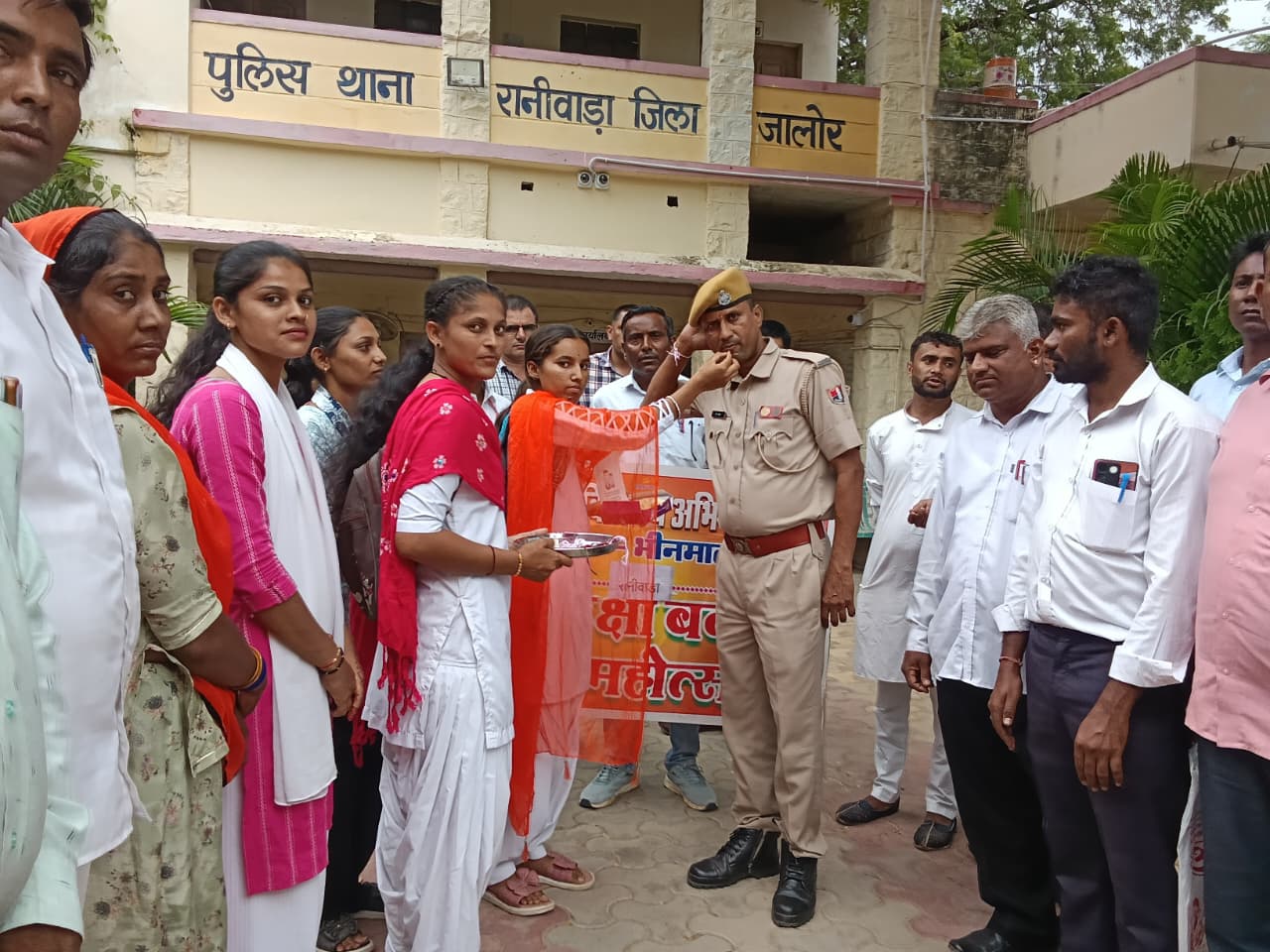 रानीवाड़ा में एकल विद्यालय संच की मासिक बैठक संपन्न, पुलिस थाने में मनाया रक्षाबंधन
